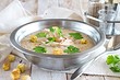 Итальянский, грибной и классический: готовим куриные супы в мультиварке